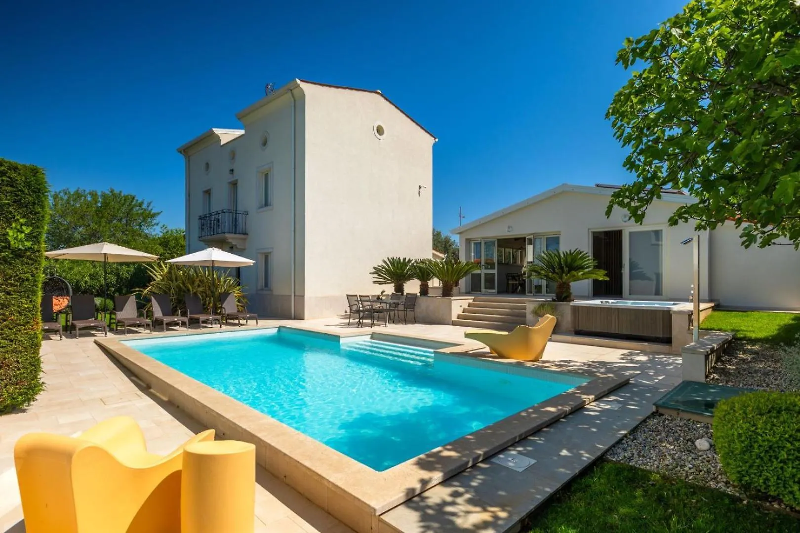 Beautiful Villa Bruna With Jacuzzi In Porec