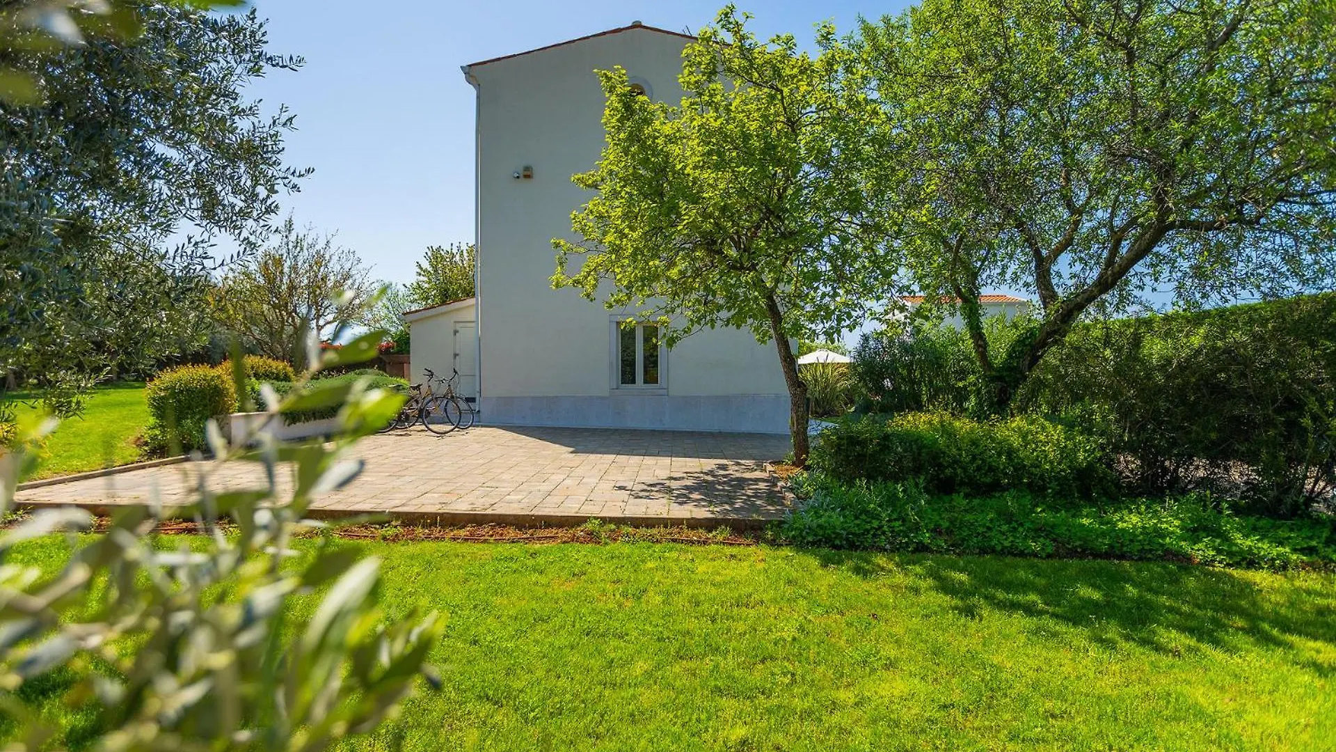 Beautiful Villa Bruna With Jacuzzi In Porec